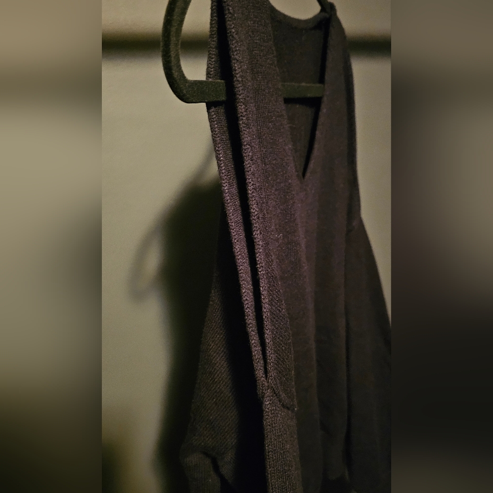 Black size medium sweater - Picture 2 of 5